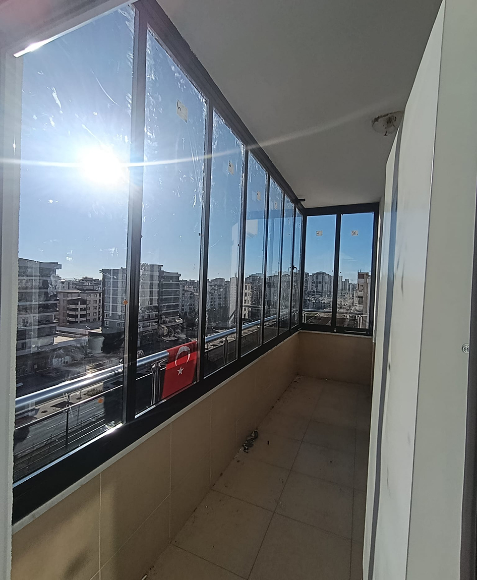 Cam Balkon